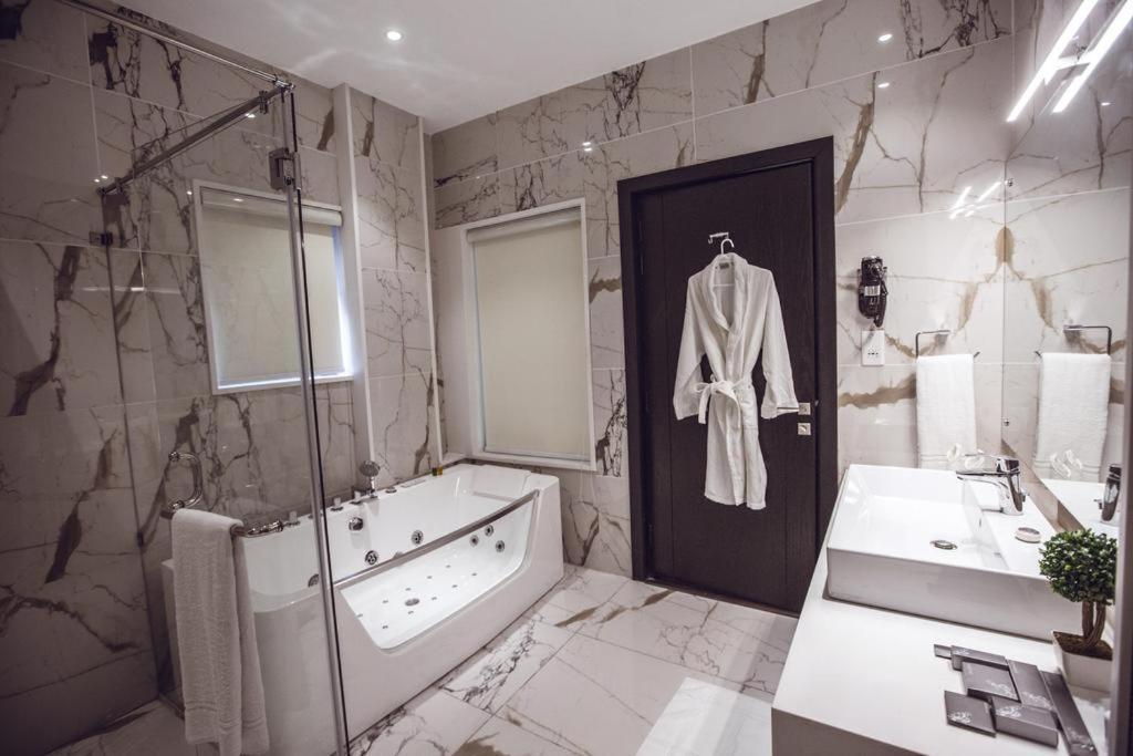 Grand Ittehad Boutique Hotel ラホール エクステリア 写真