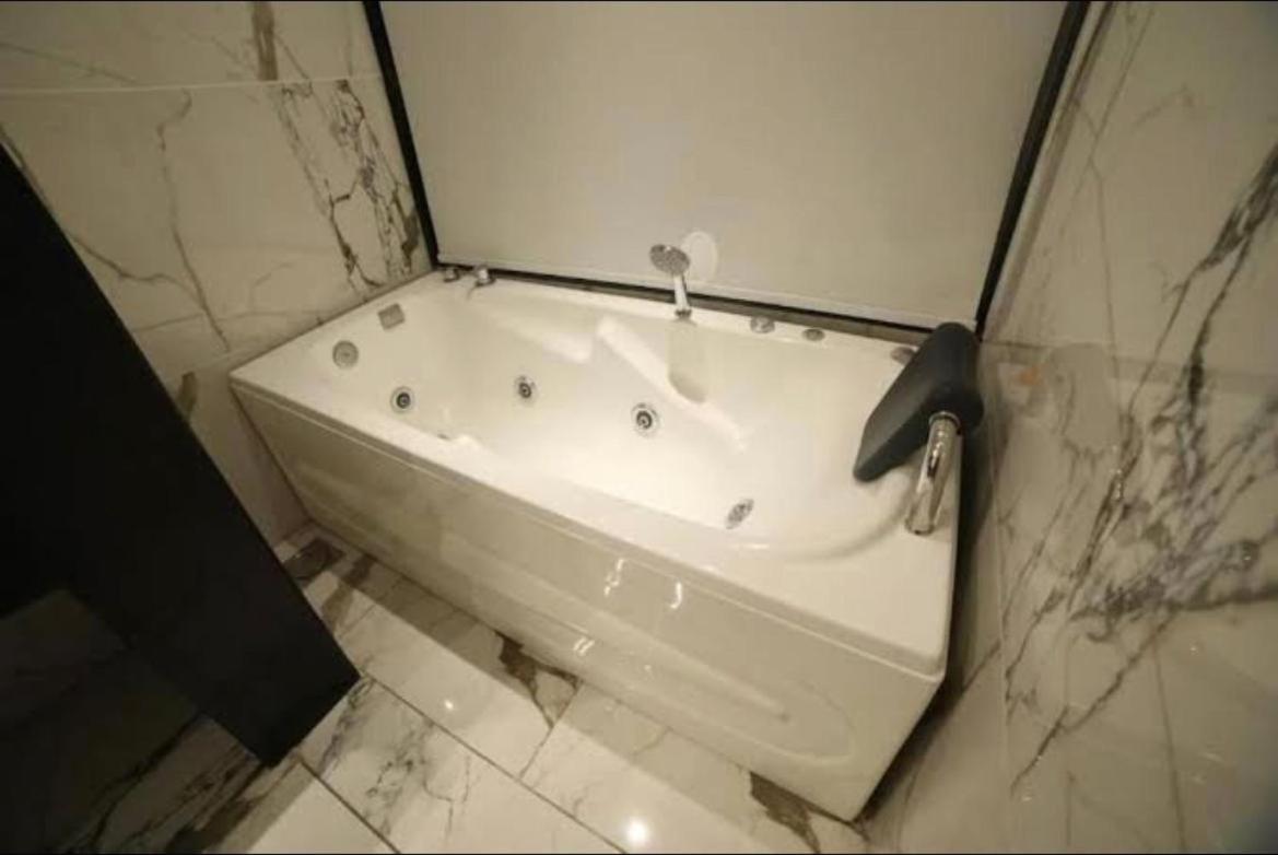 Grand Ittehad Boutique Hotel ラホール エクステリア 写真