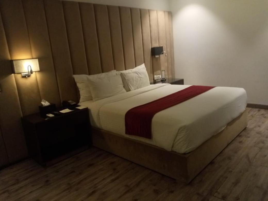 Grand Ittehad Boutique Hotel ラホール エクステリア 写真